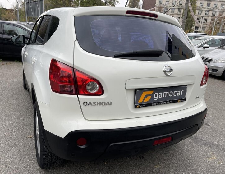 Nissan Qashqai SUV / Terénní 2,0 l 110 kw