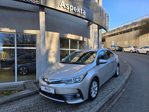 Toyota Corolla Sedan / Limuzína 1,6 l 97 kw