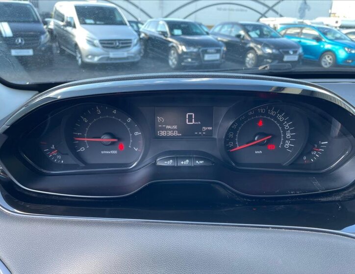 Peugeot 208 Hatchback 999,0 50 kw