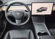 Tesla Model 3 Sedan / Limuzína 0,0 208 kw