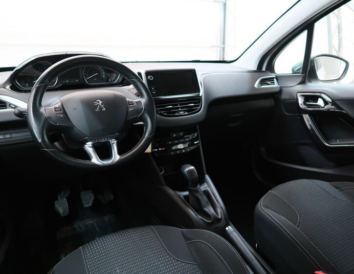 Peugeot 208 Hatchback 1,2 l 81 kw