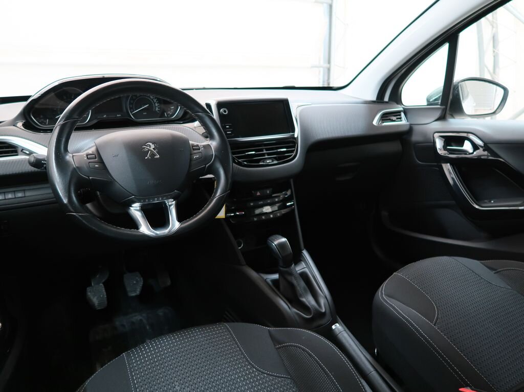Peugeot 208 Hatchback 1,2 l 81 kw