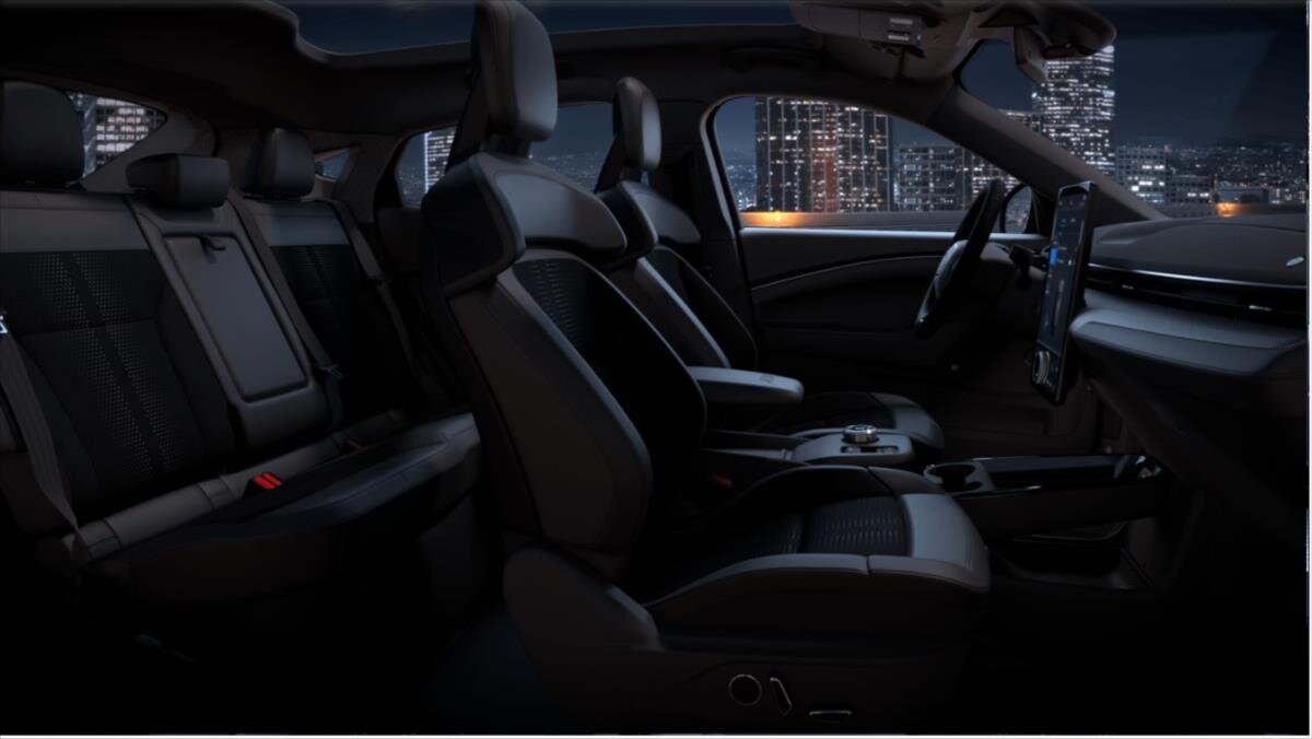 Ford Mustang Mach-E SUV 0,0 358 kw