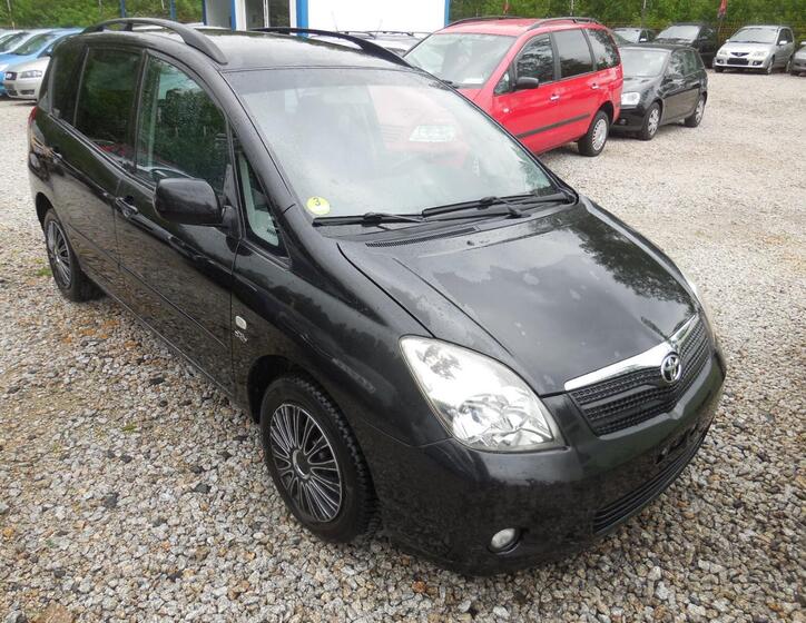 Toyota Corolla Verso 2