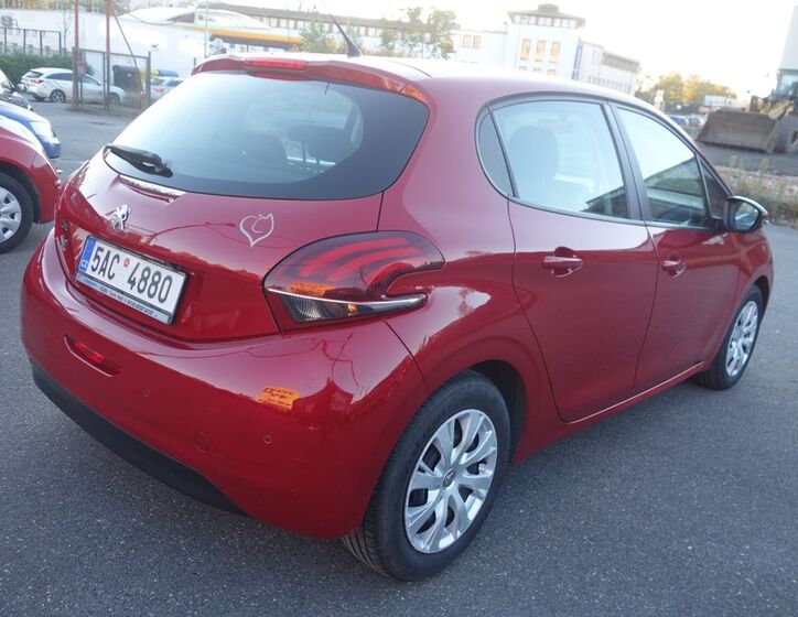 Peugeot 208 10