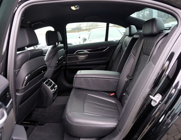 BMW Řada 7 Sedan 3,0 l 210 kw