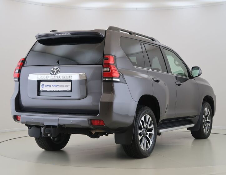 Toyota Land Cruiser 5