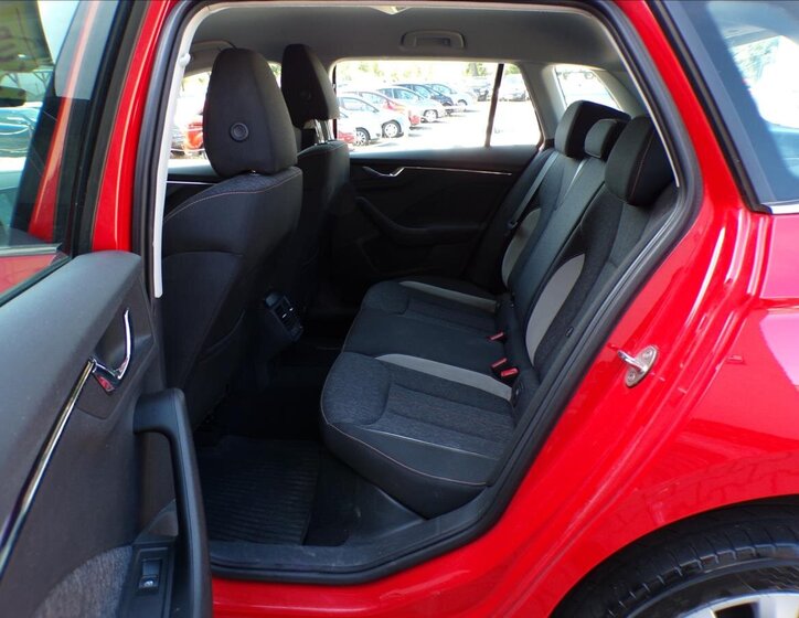 Škoda Kamiq Hatchback 999,0 70 kw