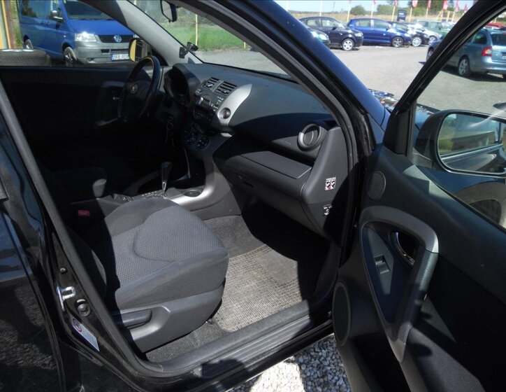 Toyota RAV4 Kombi 2,0 l 112 kw