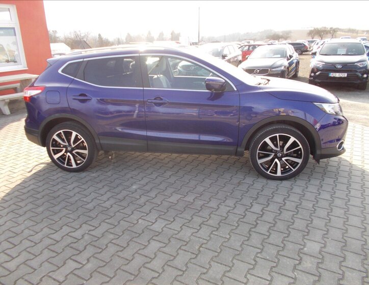 Nissan Qashqai SUV / Terénní 1,6 l 120 kw