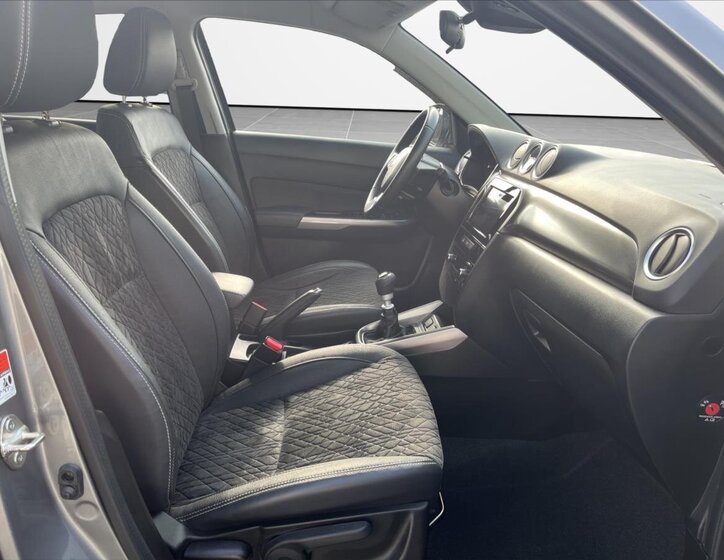 Suzuki Vitara SUV / Terénní 1,4 l 95 kw