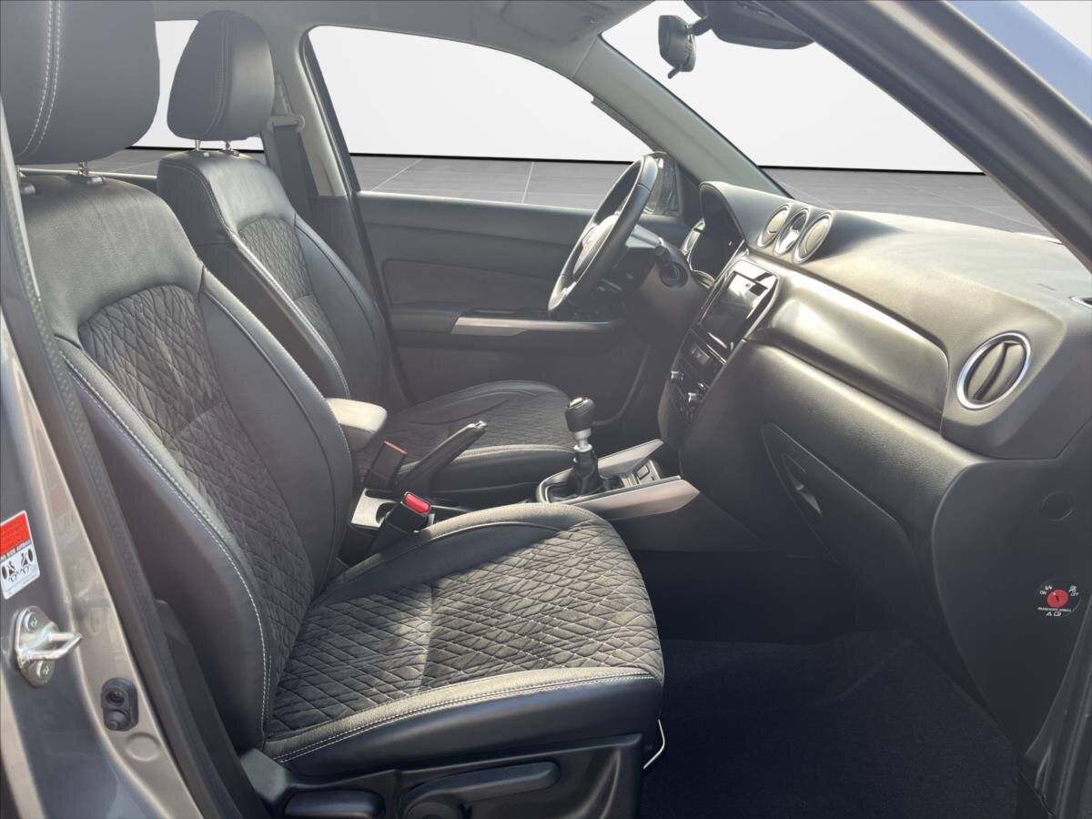 Suzuki Vitara SUV / Terénní 1,4 l 95 kw