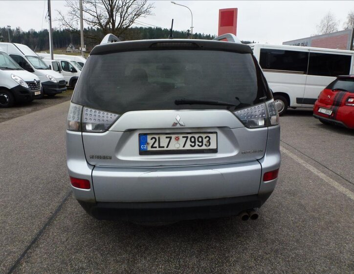 Mitsubishi Outlander SUV / Terénní 2,0 l 103 kw