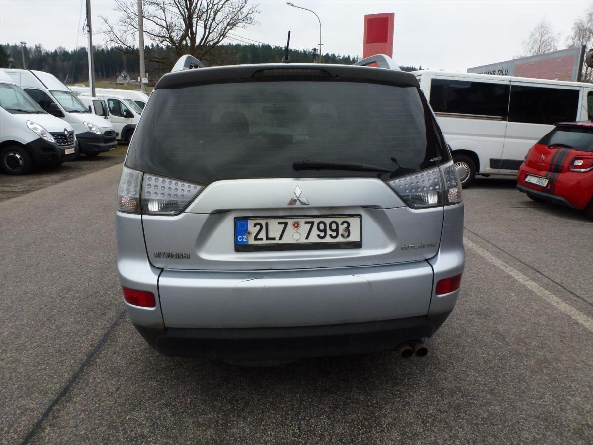 Mitsubishi Outlander SUV / Terénní 2,0 l 103 kw