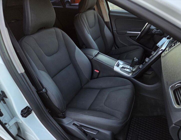 Volvo V60 Kombi 2,0 l 120 kw