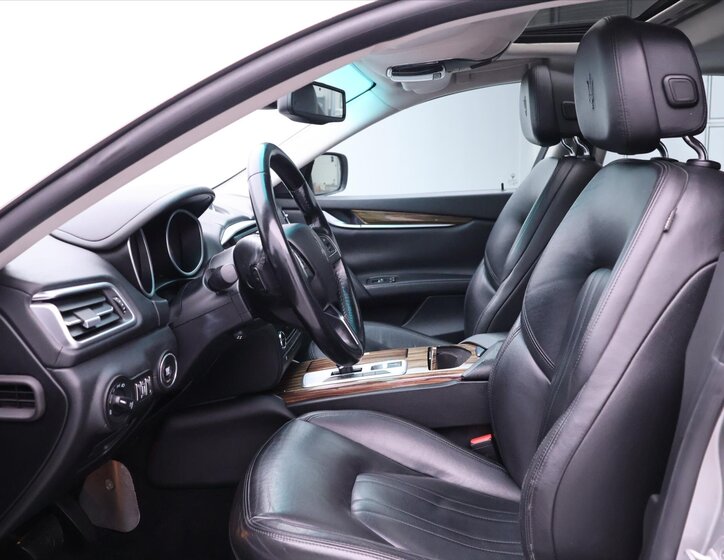 Maserati Ghibli Sedan 3,0 l 302 kw