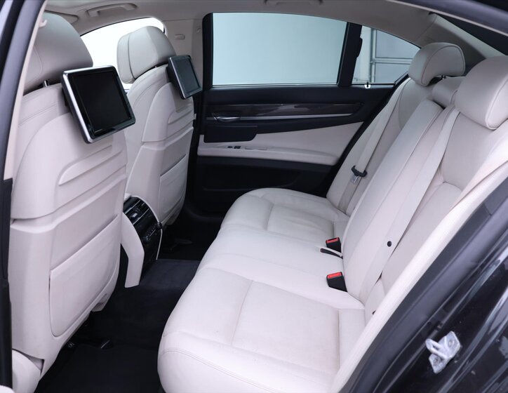 BMW Řada 7 Sedan 3,0 l 190 kw