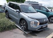 Mitsubishi Outlander SUV 2,4 l 225 kw
