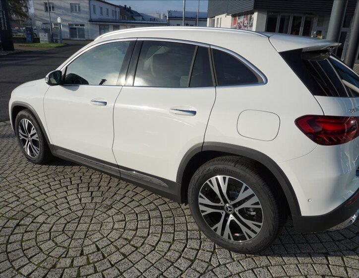 Mercedes-Benz GLA 4
