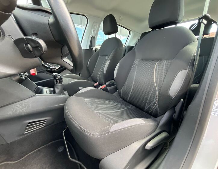 Peugeot 208 8