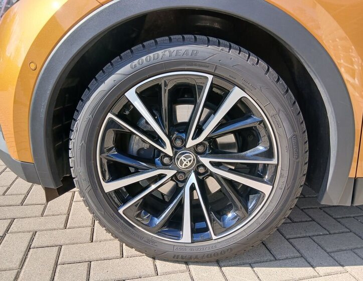 Toyota C-HR SUV / Terénní 2,0 l 112 kw