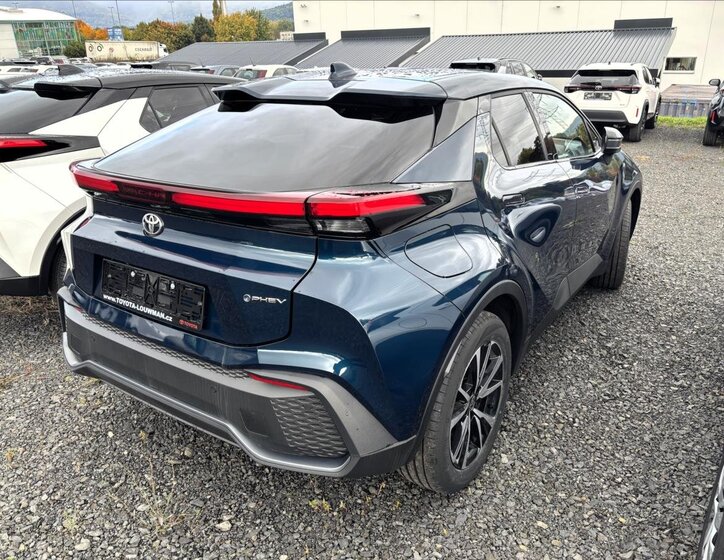 Toyota C-HR SUV 1,8 l 103 kw