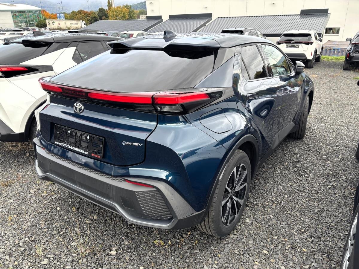 Toyota C-HR SUV 1,8 l 103 kw