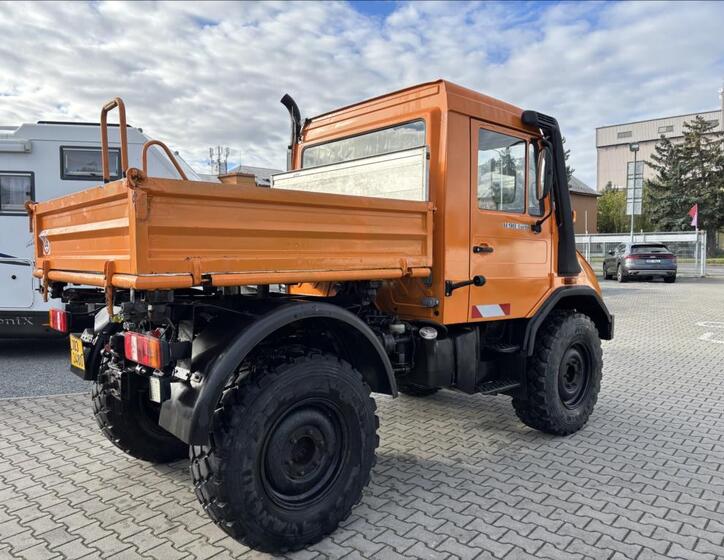 Mercedes-Benz Ostatní 4