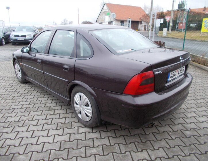 Opel Vectra Sedan 1,6 l 74 kw