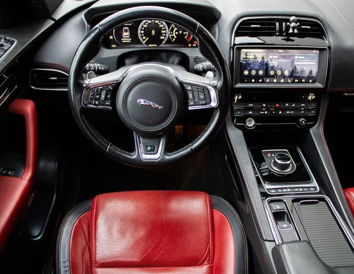 Jaguar F-Pace SUV 3,0 l 221 kw