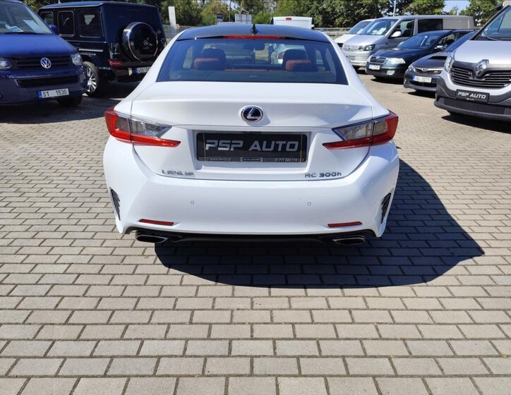 Lexus RC 300h 8