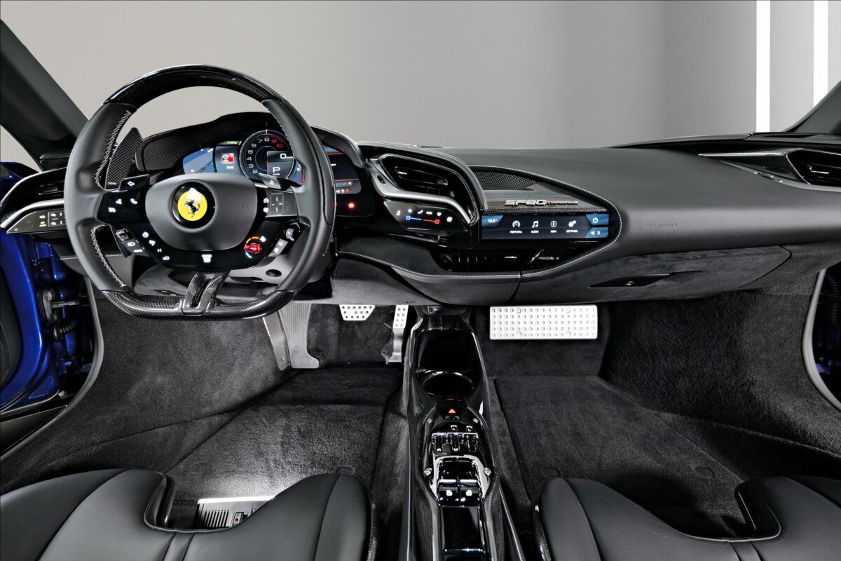 Ferrari SF90 Kupé 4,0 l 736 kw