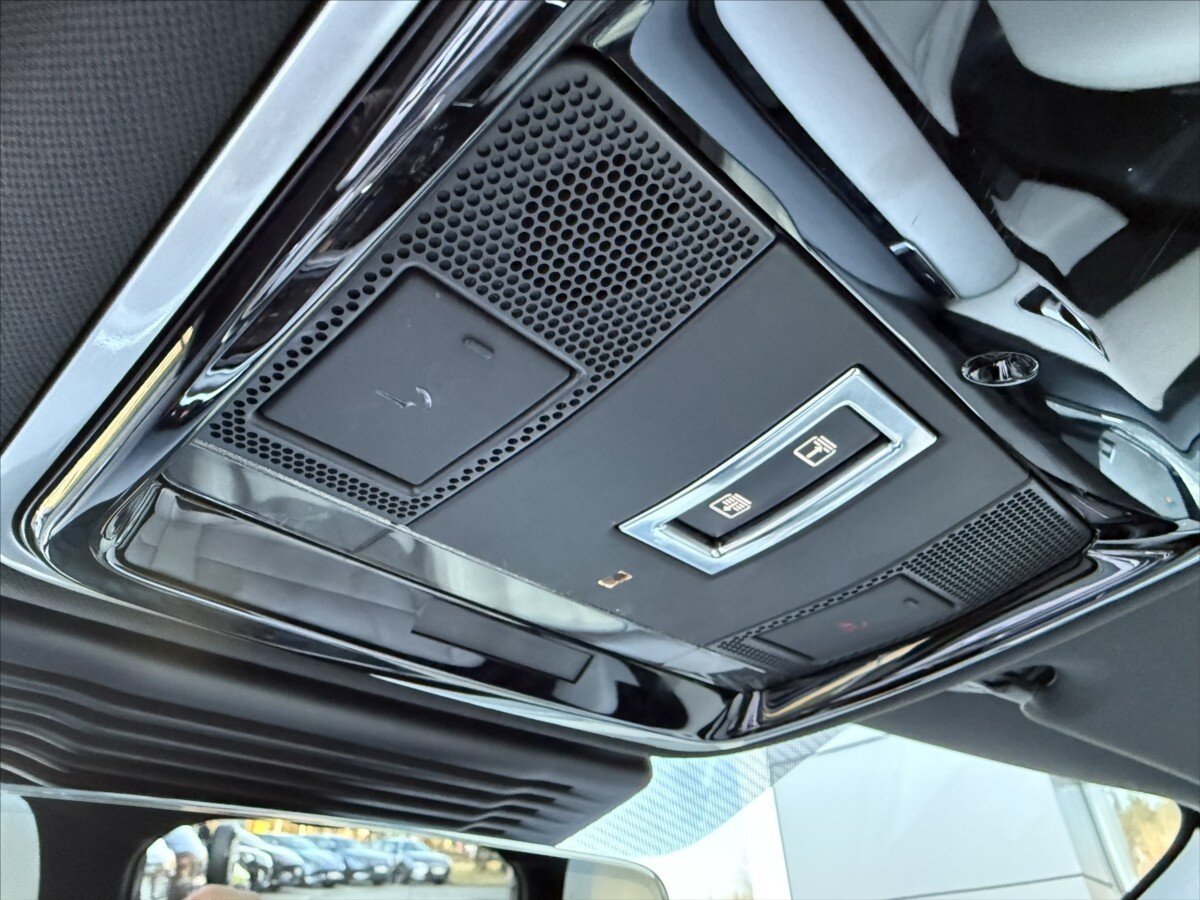 Land Rover Range Rover Velar SUV / Terénní 2,0 l 184 kw