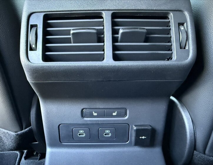 Land Rover Range Rover Velar SUV / Terénní 3,0 l 221 kw