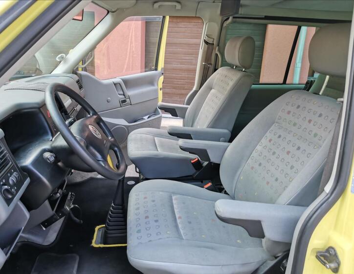 Volkswagen Multivan 13