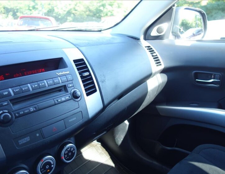 Mitsubishi Outlander SUV 2,0 l 103 kw