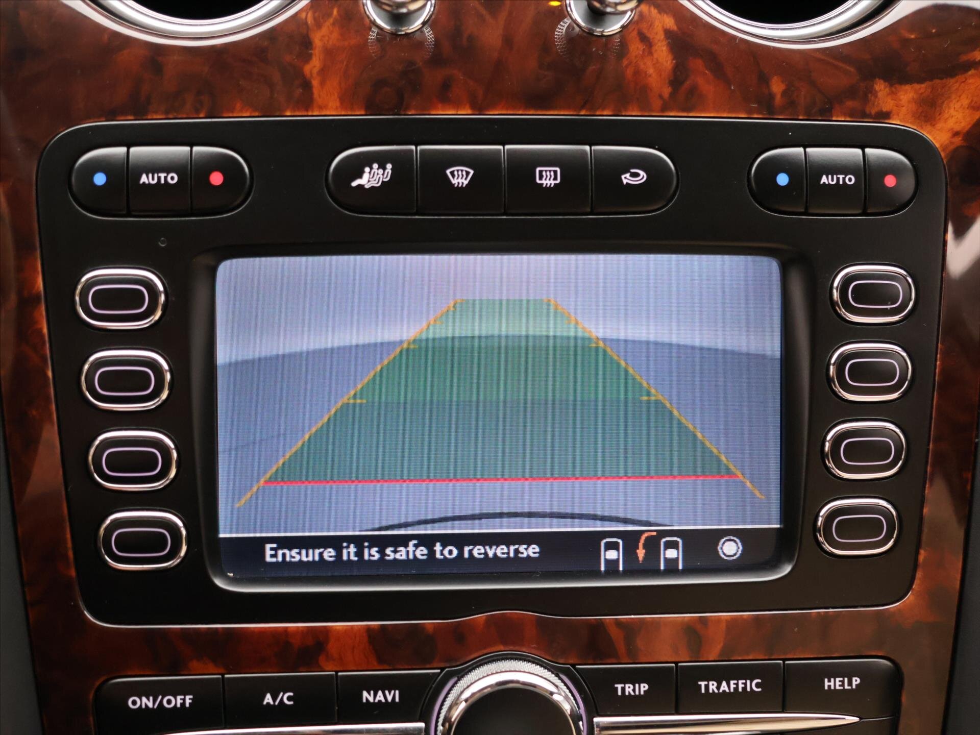 Bentley Continental Flying Spur Sedan / Limuzína 6,0 l 412 kw