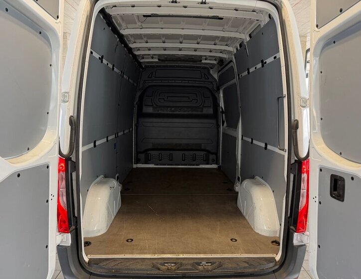 Mercedes-Benz Sprinter 14