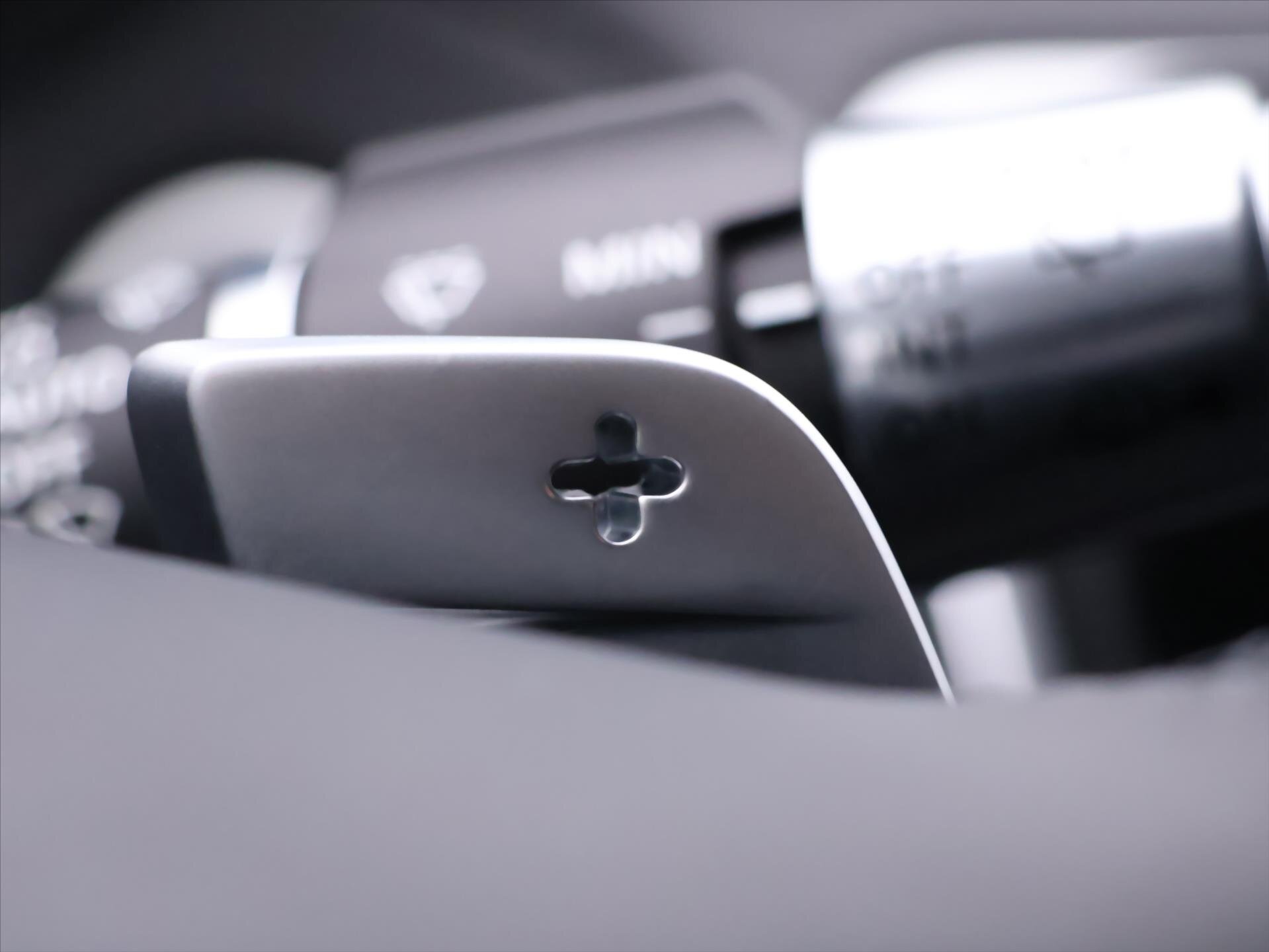 Land Rover Range Rover Velar SUV / Terénní 2,0 l 150 kw