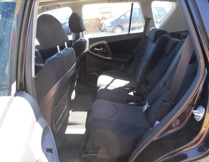 Toyota RAV4 Kombi 2,0 l 112 kw