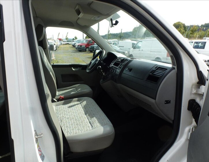 Volkswagen Transporter Kombi 2,0 l 62 kw