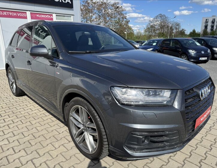 Audi Q7 8