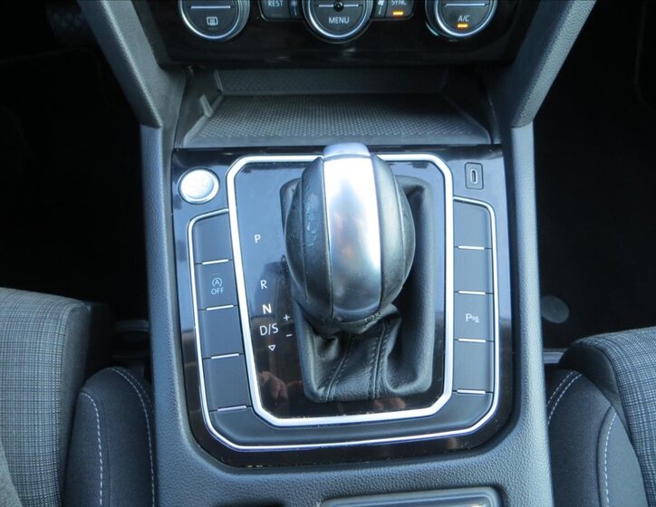 Volkswagen Passat Kombi 1,5 l 110 kw