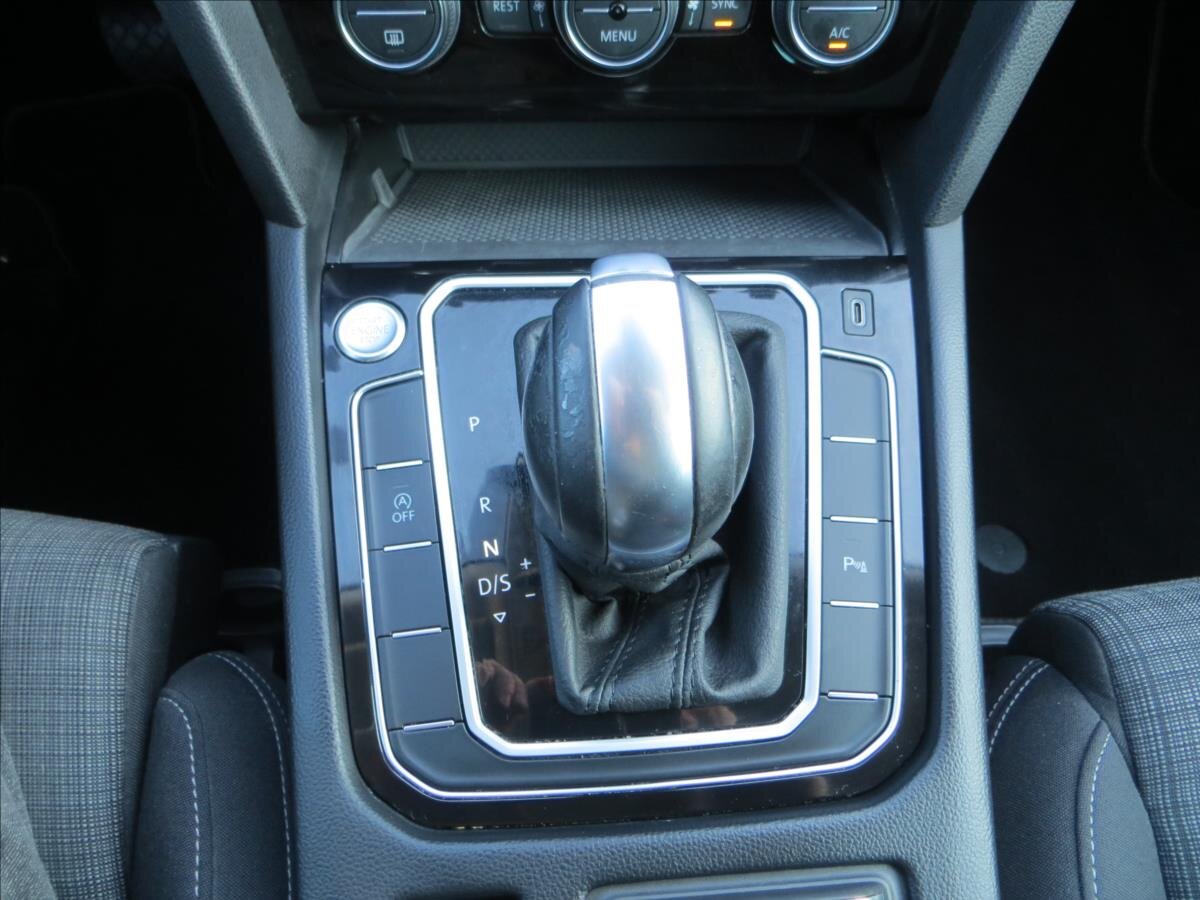 Volkswagen Passat Kombi 1,5 l 110 kw