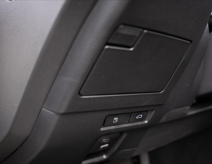 Lexus ES 300h Sedan / Limuzína 2,5 l 160 kw