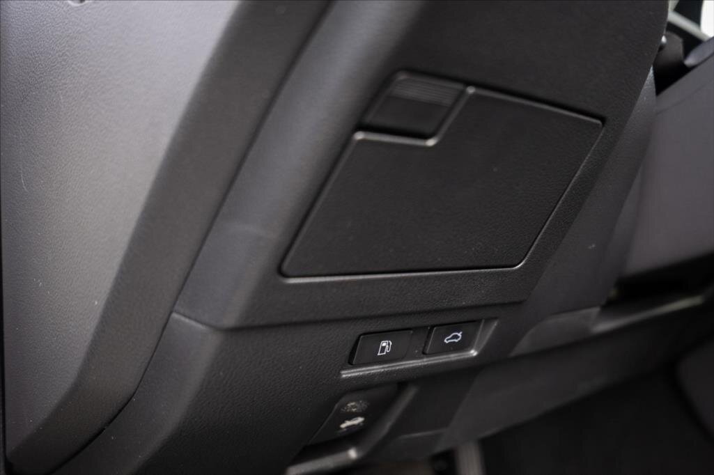 Lexus ES 300h Sedan / Limuzína 2,5 l 160 kw