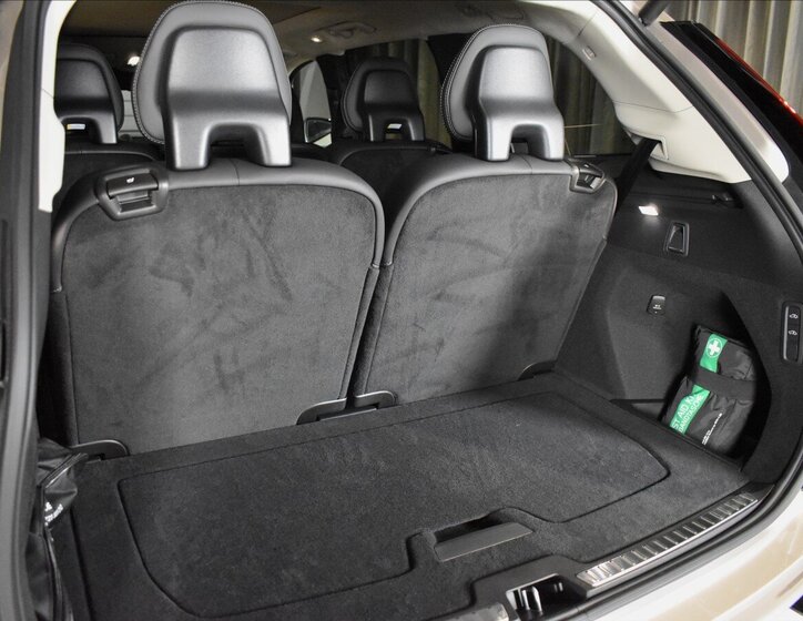 Volvo XC90 SUV / Terénní 2,0 l 335 kw