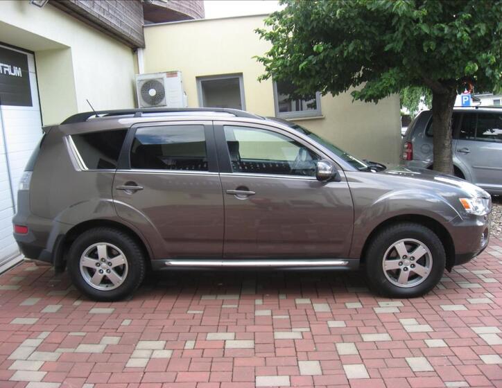 Mitsubishi Outlander 6