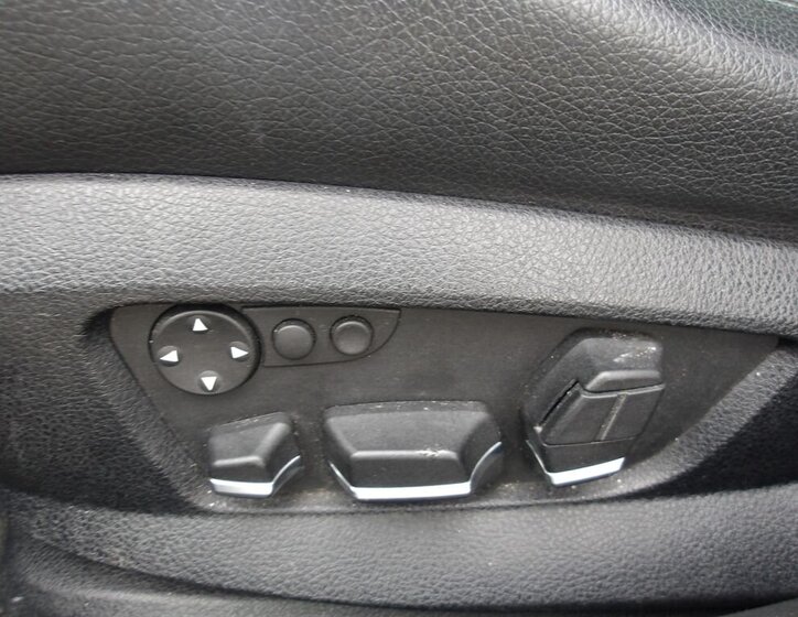 BMW Řada 7 Sedan / Limuzína 3,0 l 180 kw