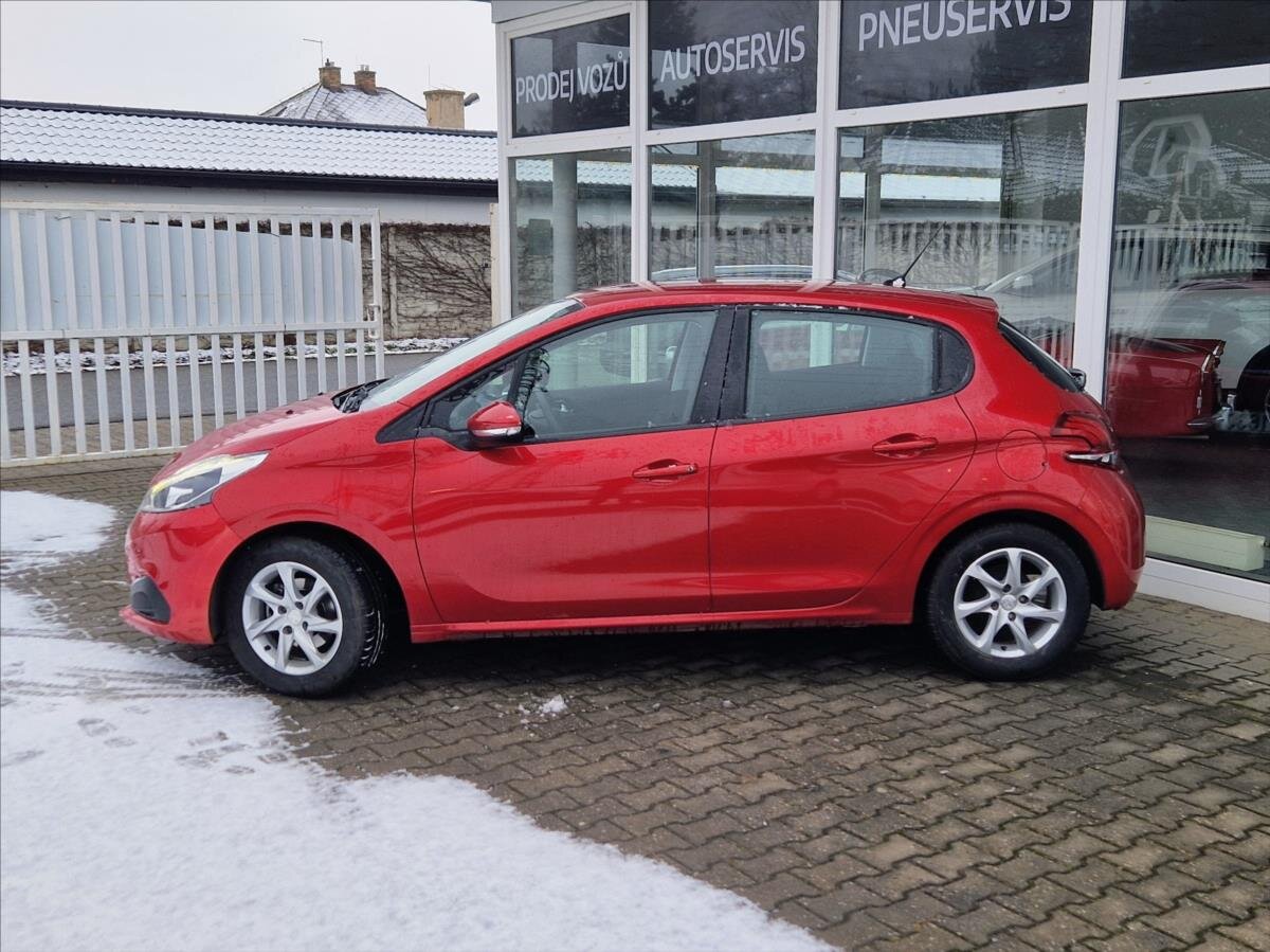 Peugeot 208 Hatchback 1,2 l 61 kw